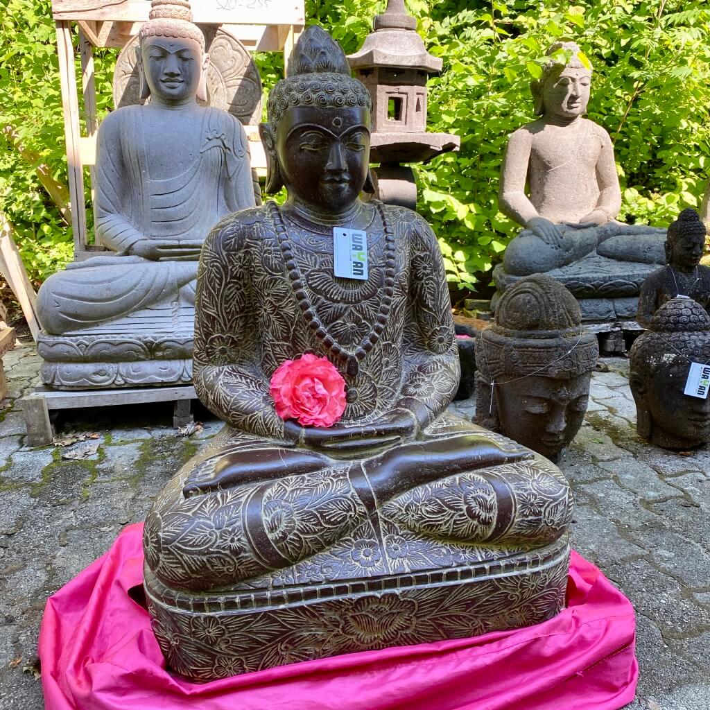 Buddha Steinstatue Flussstein 91 cm