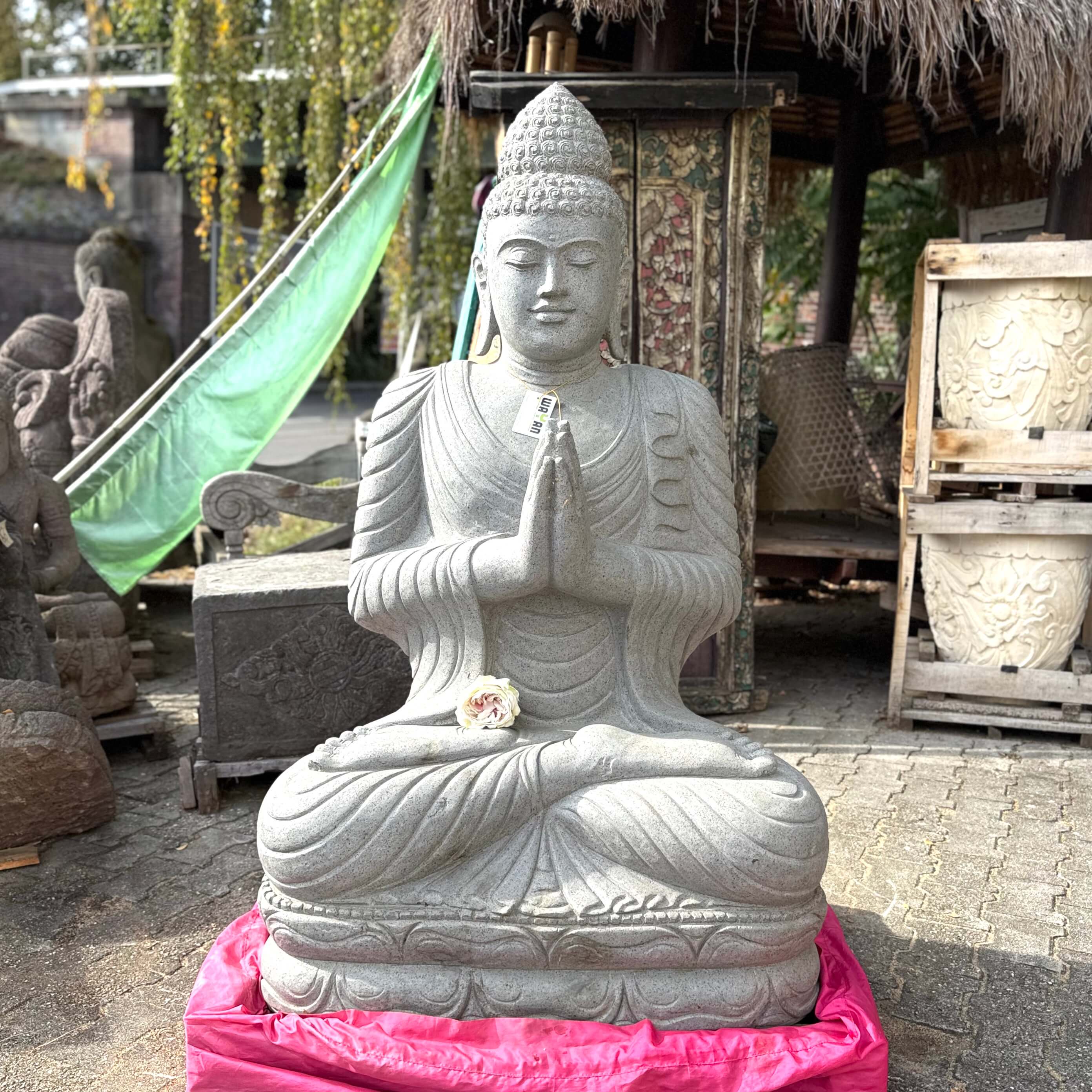 großer und mächtige Namaste Buddha Statue Riverstone 150 cm