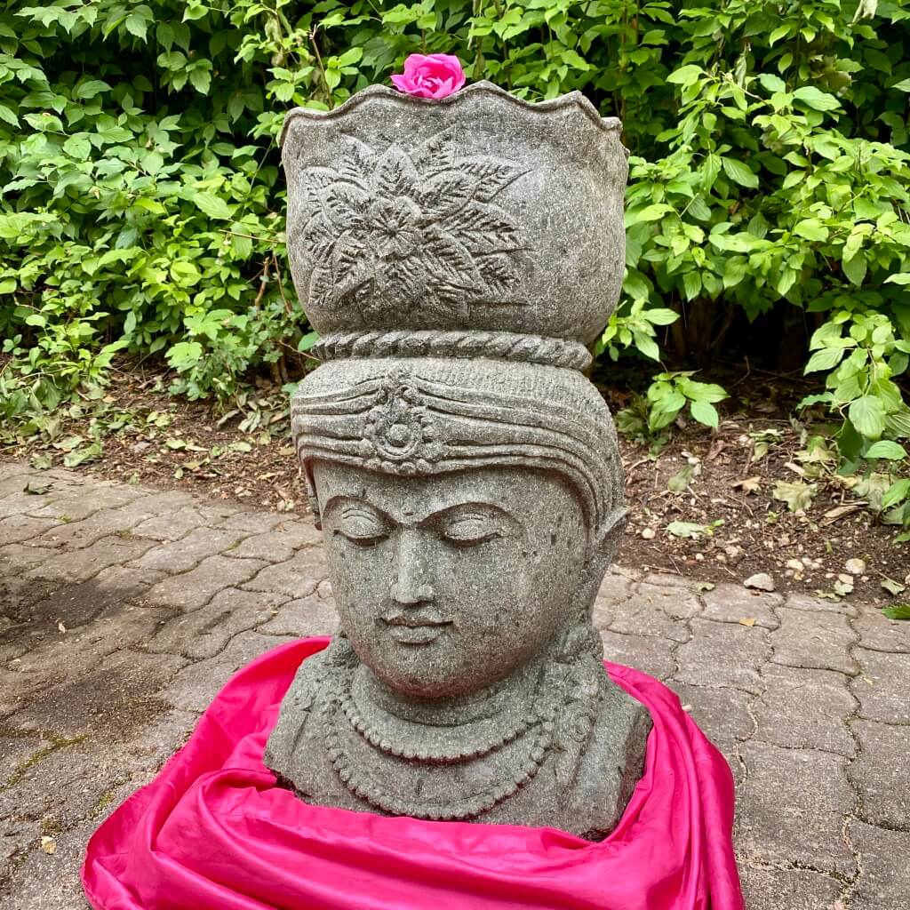 Göttin Dewi mit Pflanztopf 62 cm