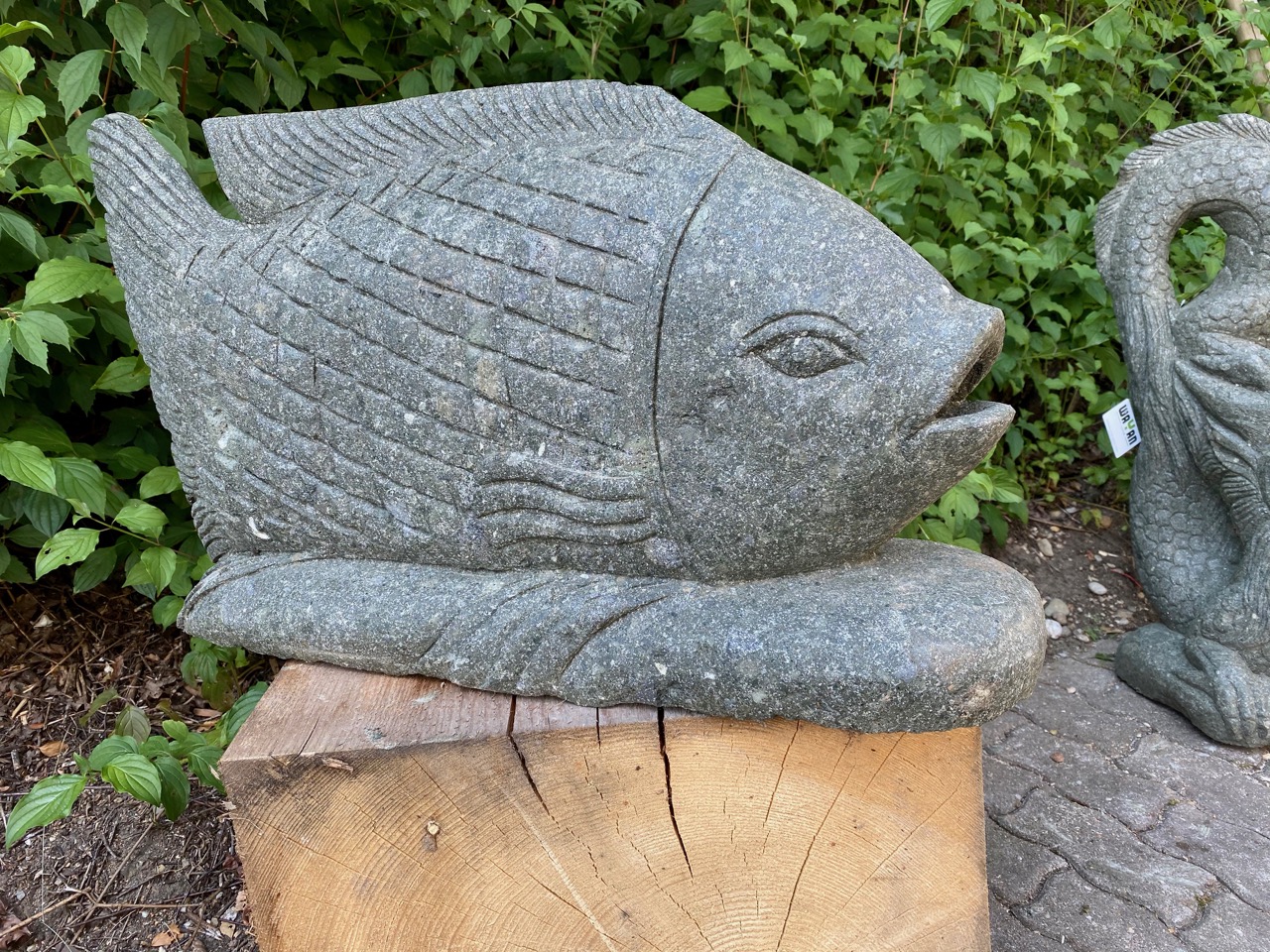 Steinfigur Fisch für Gartenteich