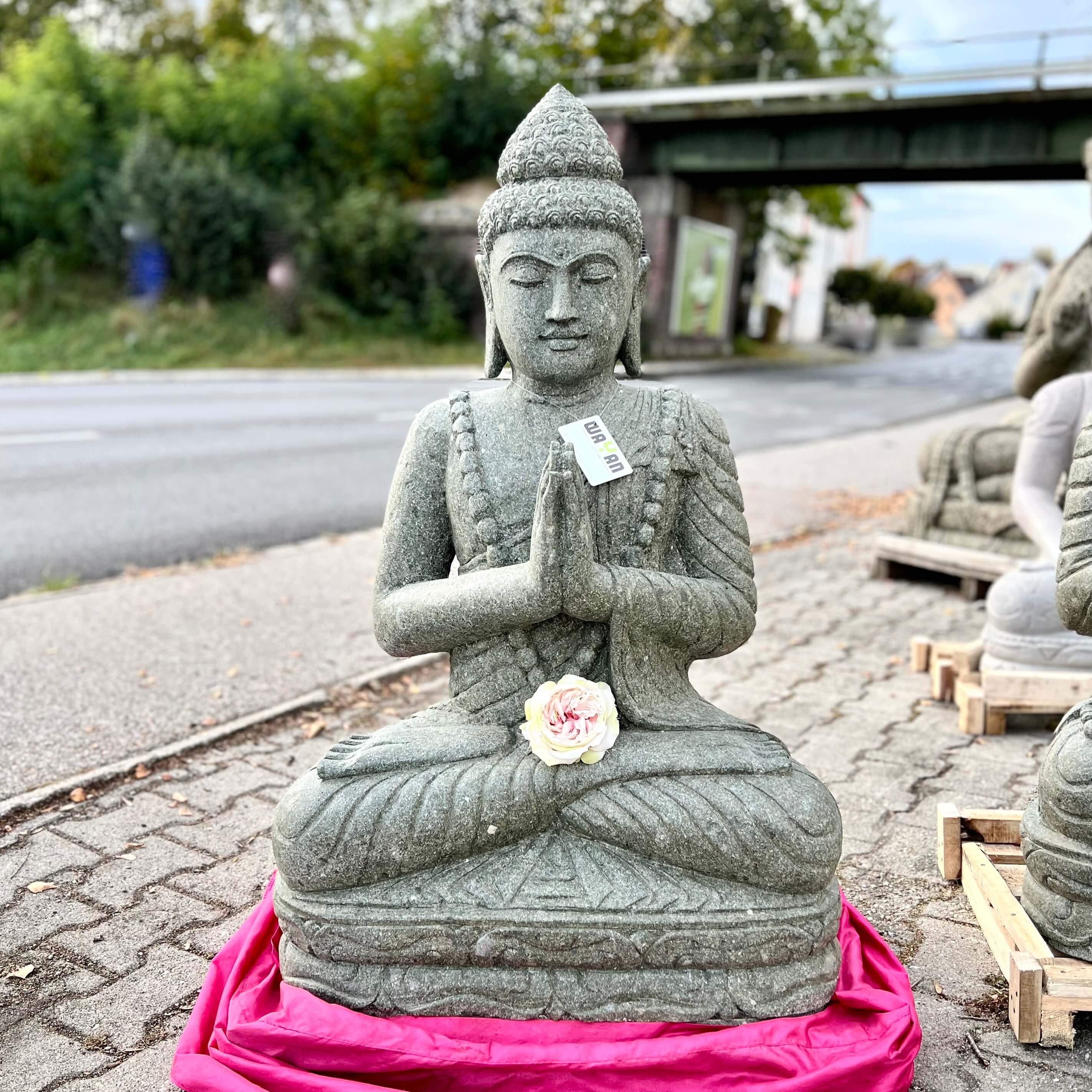 Buddhastatue mit Mala 102 cm