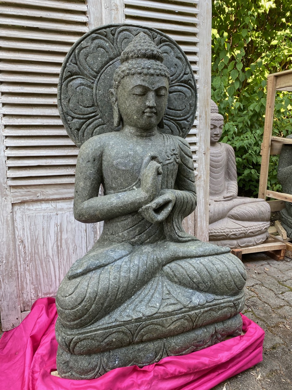 große Buddha Steinfigur mit prächtigem Mandala 124 cm