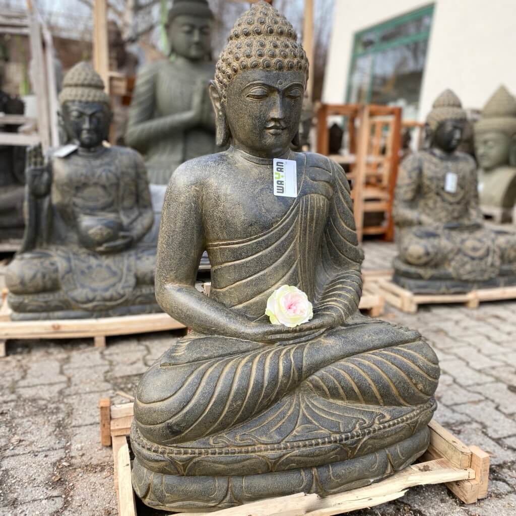 Buddha Flussstein klassisch schön 104 cm