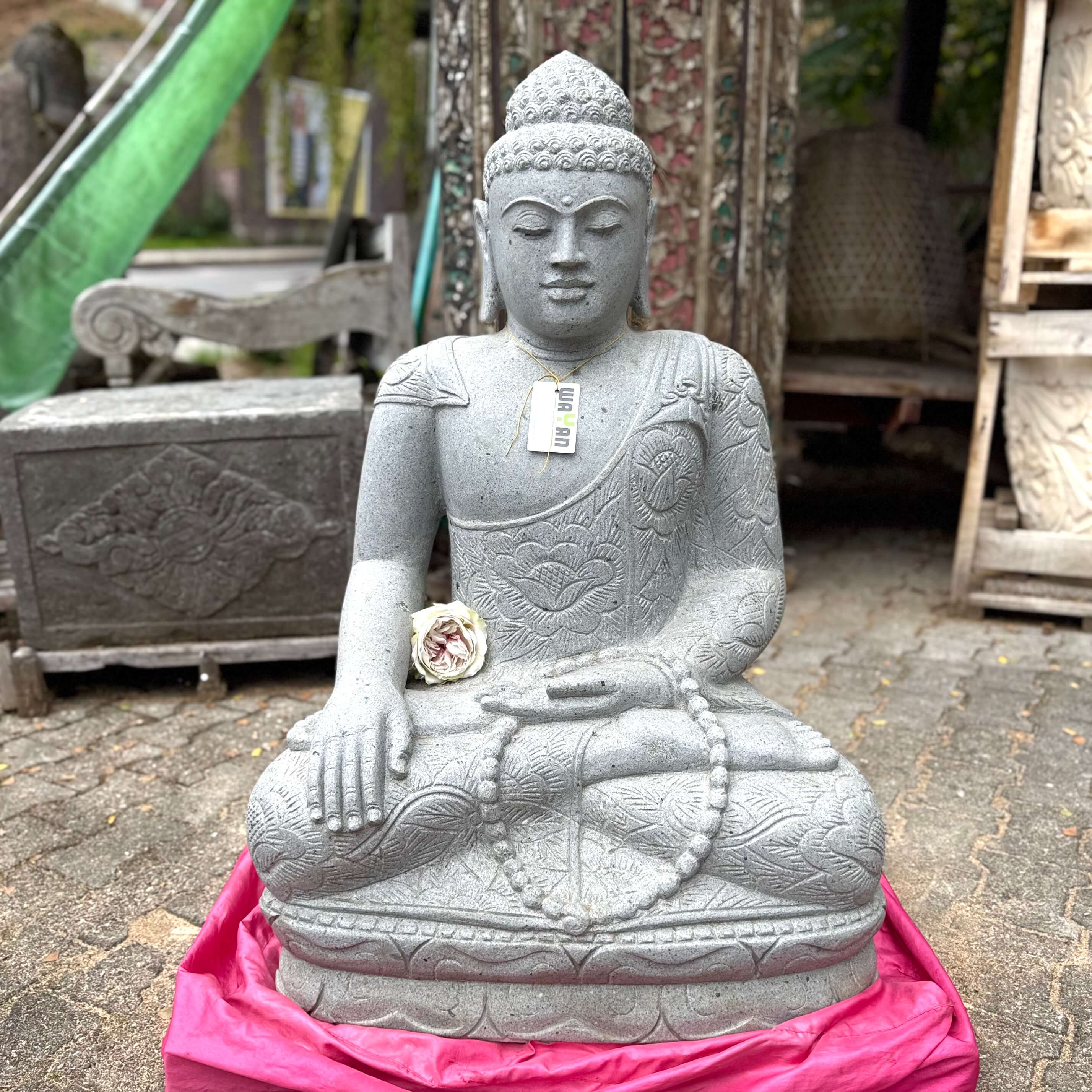 Erlesene Buddha Statue mit floralem Dekor 102 cm