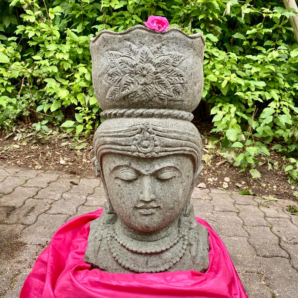 Göttin Dewi mit Pflanztopf 62 cm
