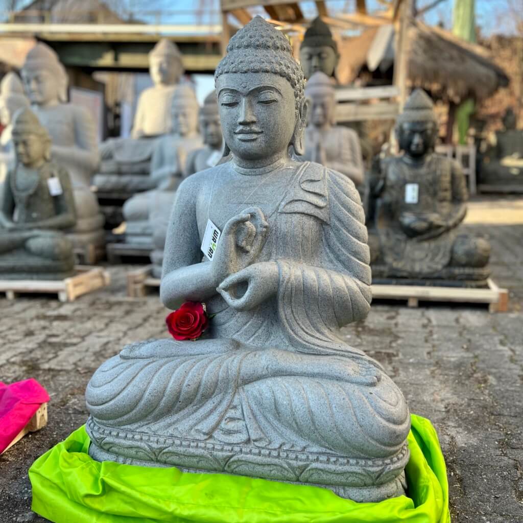 Buddha aus weissem Flussstein 100 cm