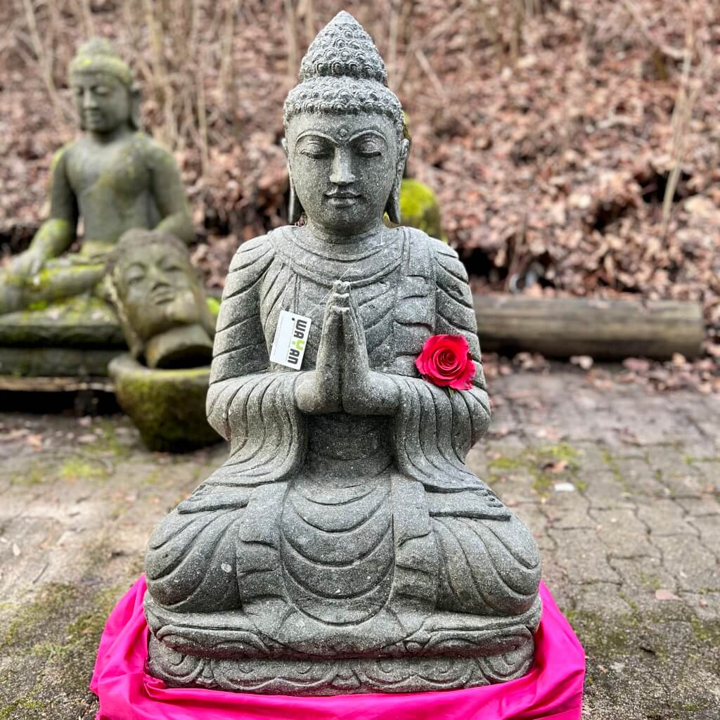 Buddha mit opulentem Umhang 105 cm
