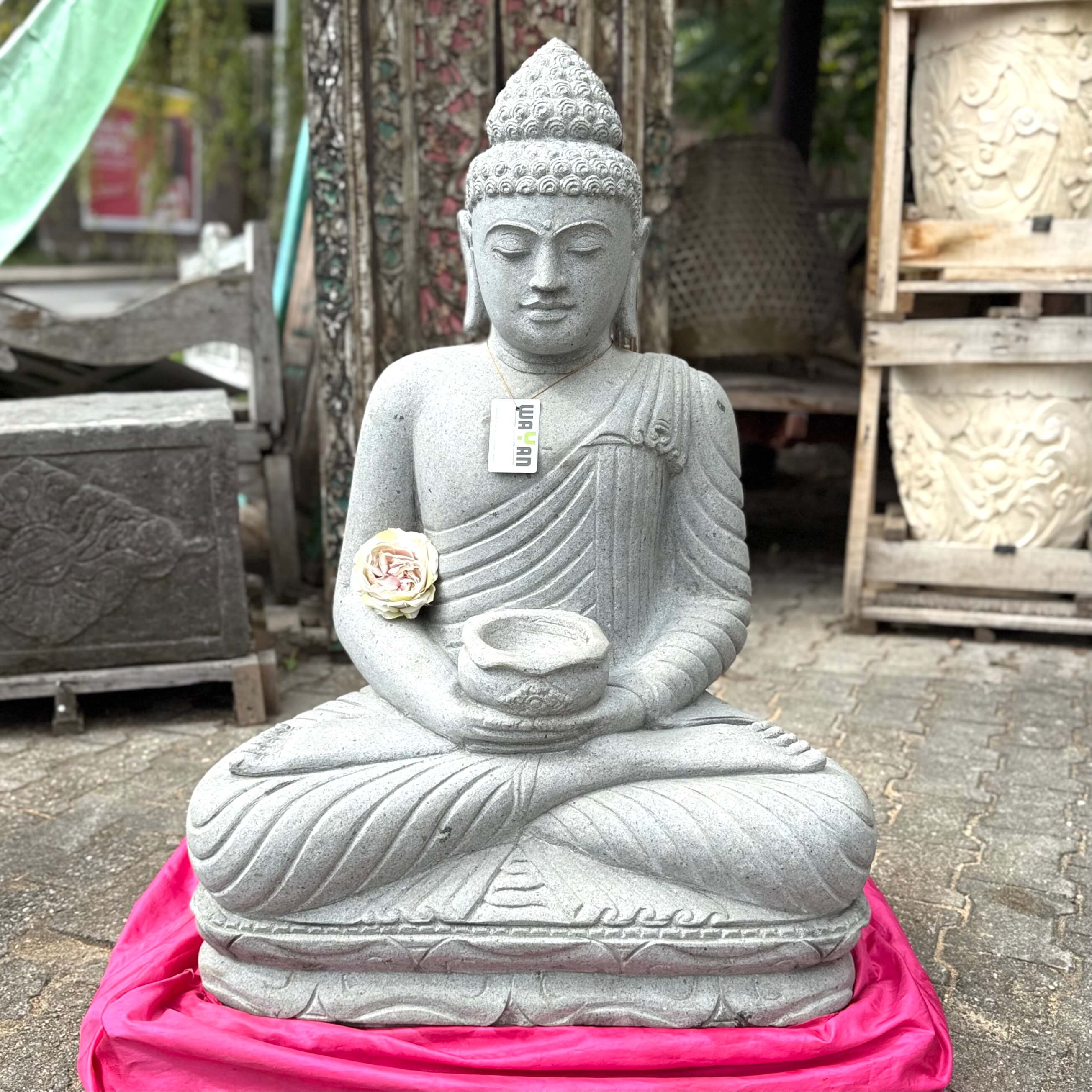 Medizin Buddha Steinfigur heller Riverstone 104 cm