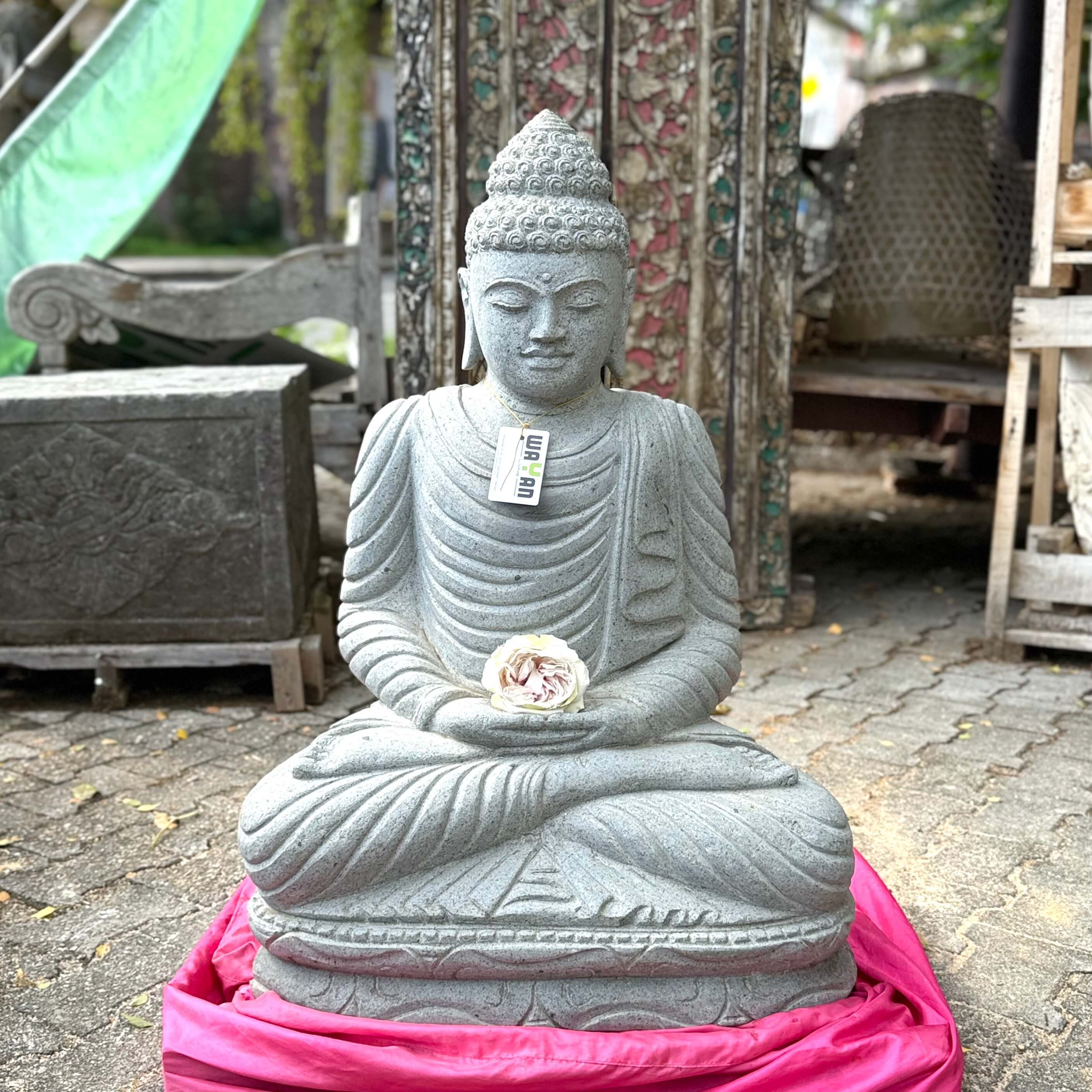 weisse Buddha Statue Flussstein 91 cm