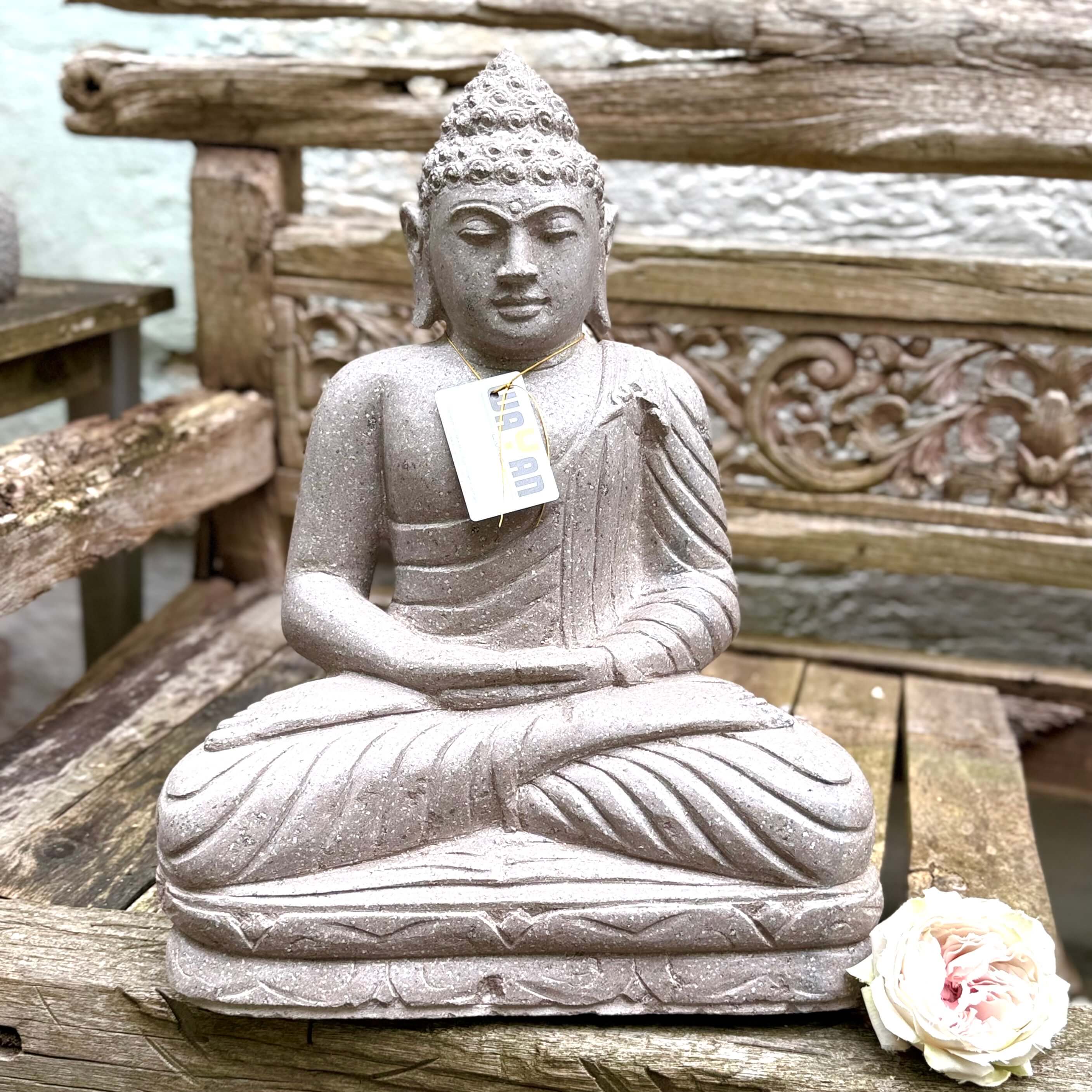 Buddha Statue weisser Flussstein 52 cm