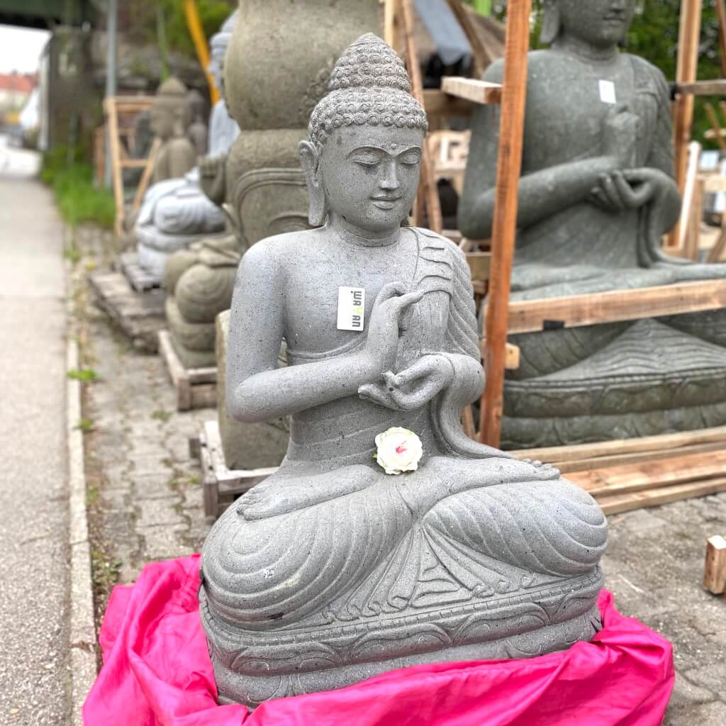 Buddhastatue heller Flussstein 123 cm