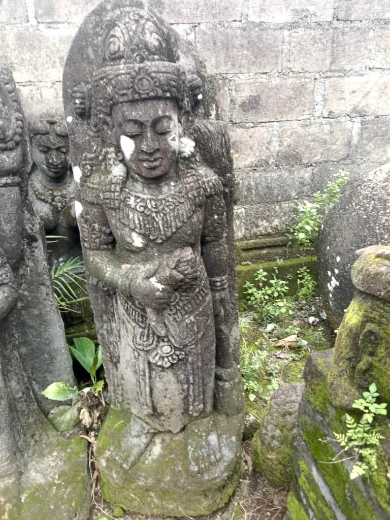Göttin Dewi mit Monsoonfinish 120 cm