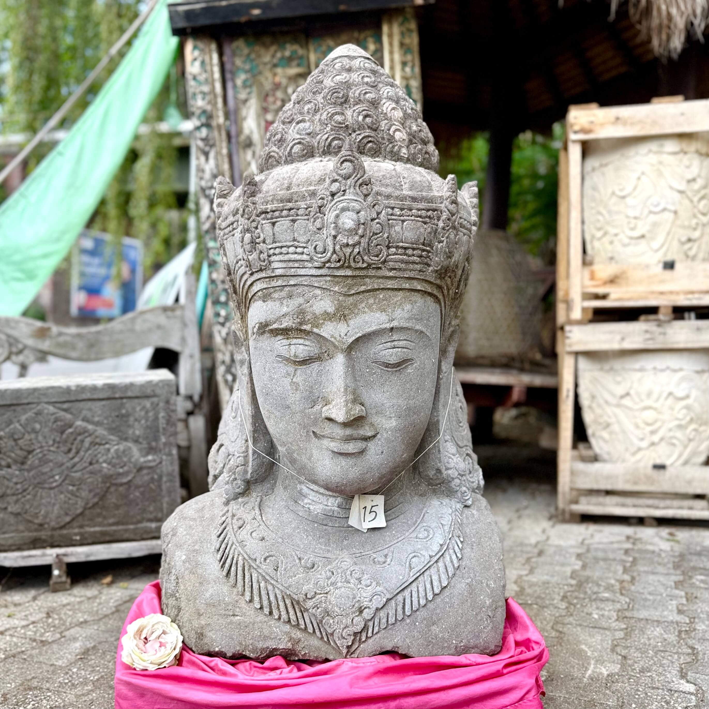 prächtige Dewi Büste aus Riverstone 112 cm