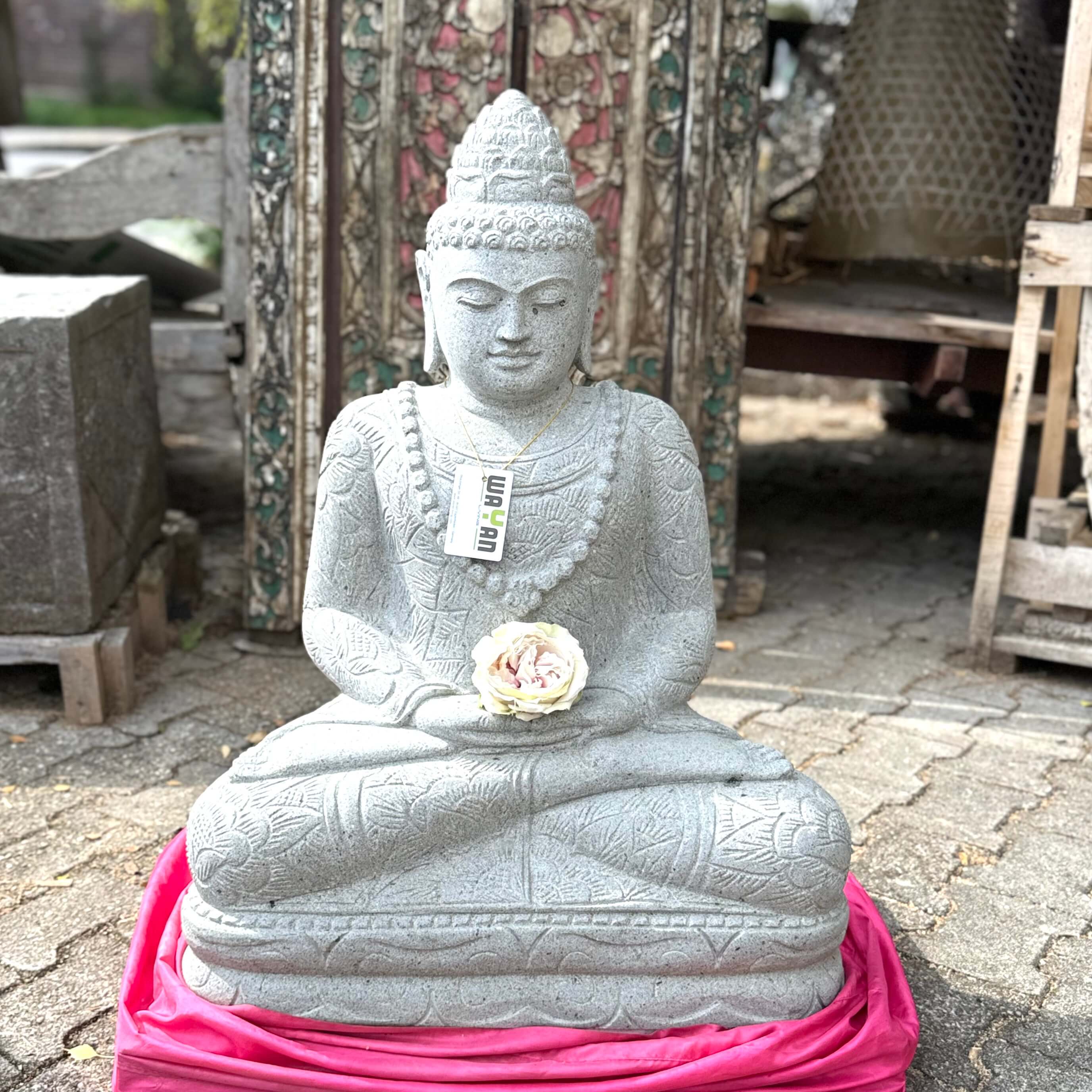 Buddha Statue heller Riverstone mit Mala 84 cm
