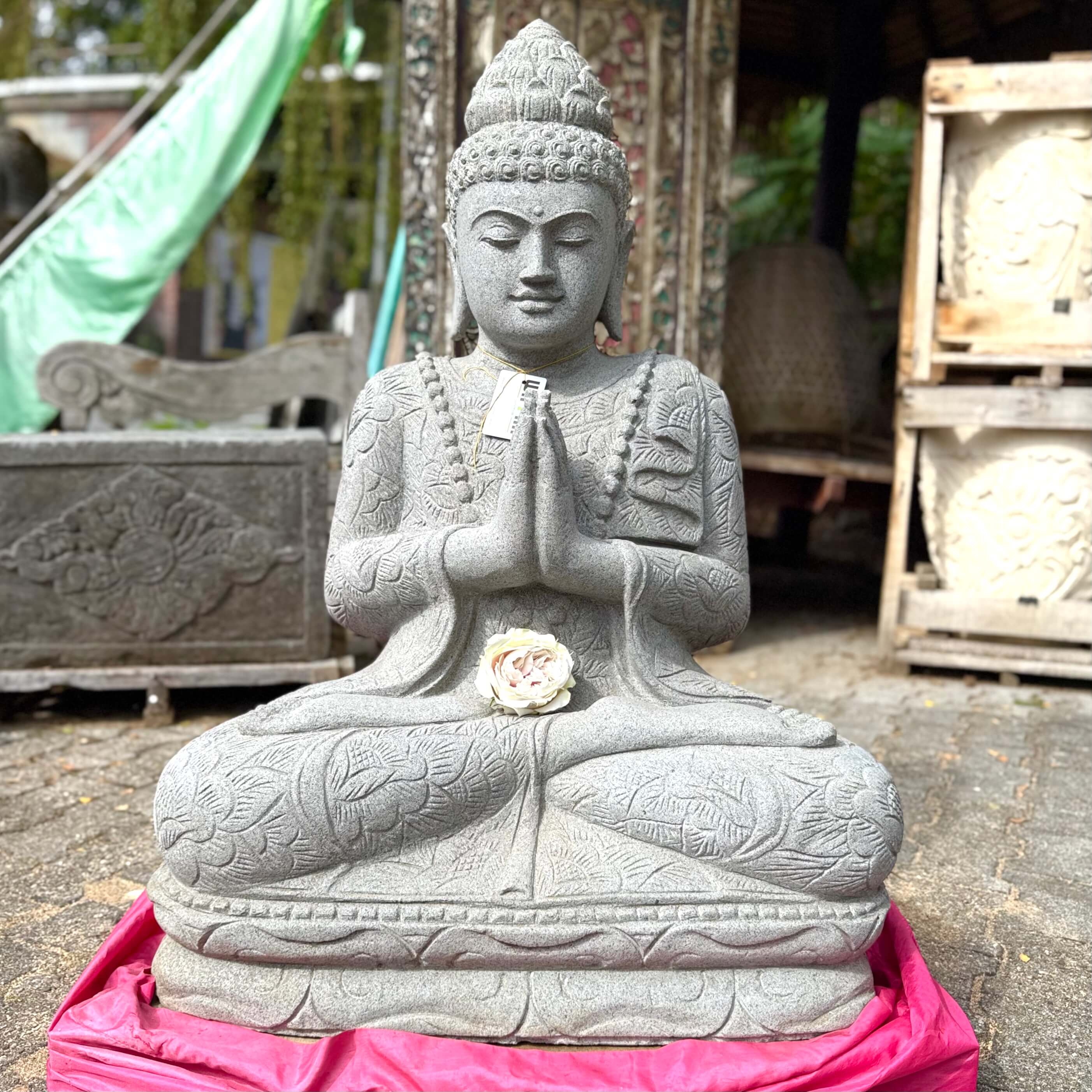 Buddhastatue echter Flussstein mit Arabesken 104 cm