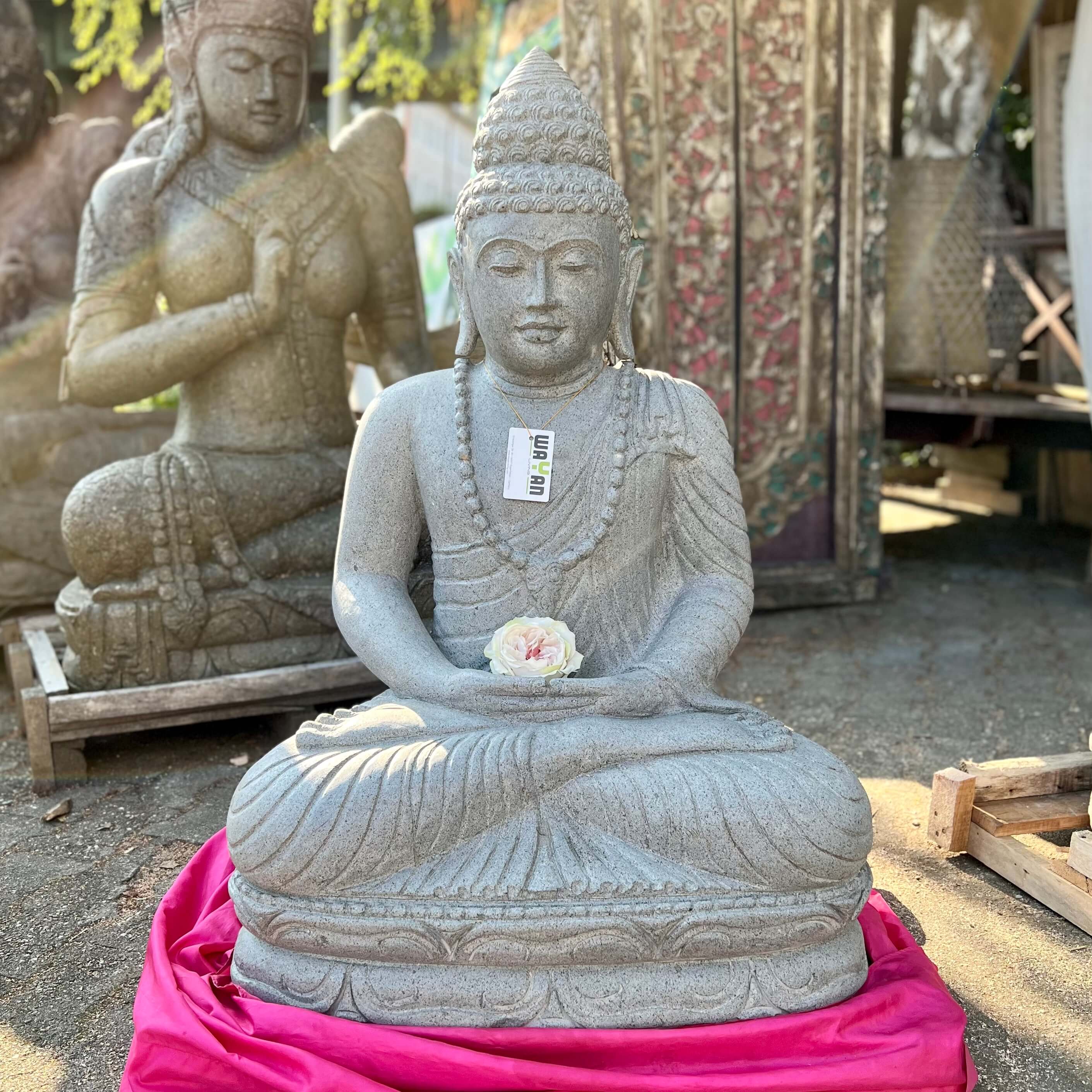 weisse Buddha Statue Flussstein mit Mala 104 cm