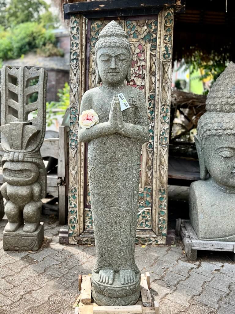 Namaste Buddha mit Batikdress 152 cm