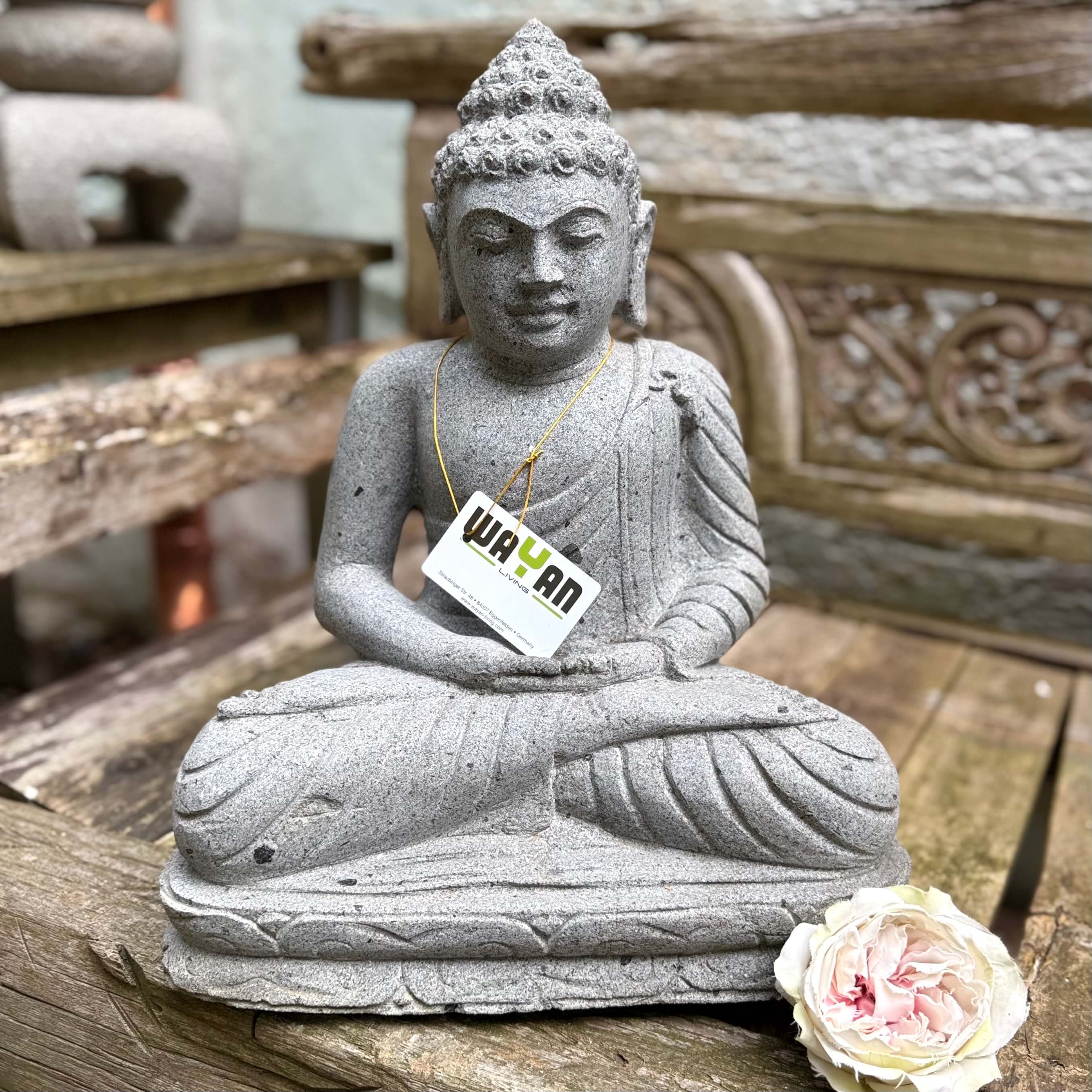 Buddha Figur aus hellem Riverstone 47 cm