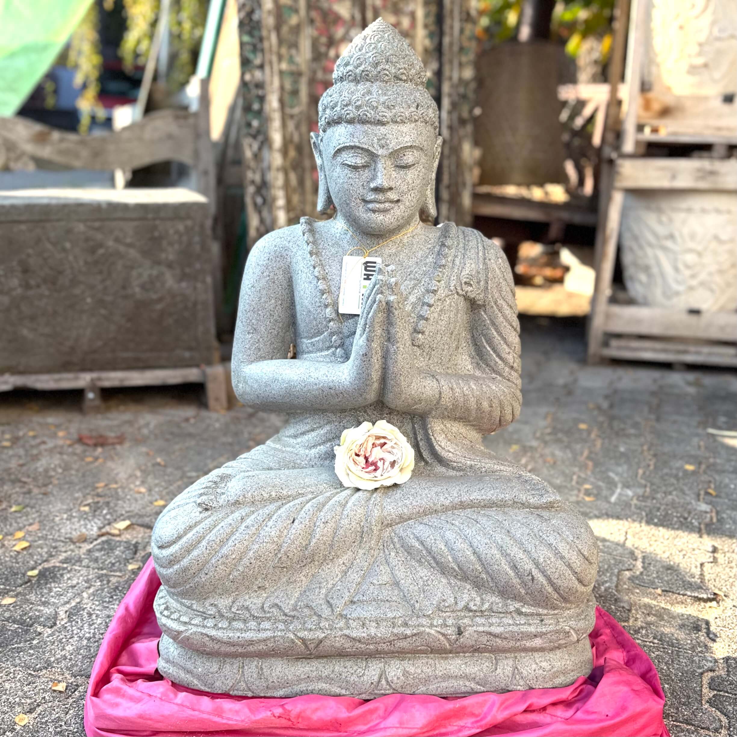 Namaste Buddha Statue Flussstein mit Mala 85 cm