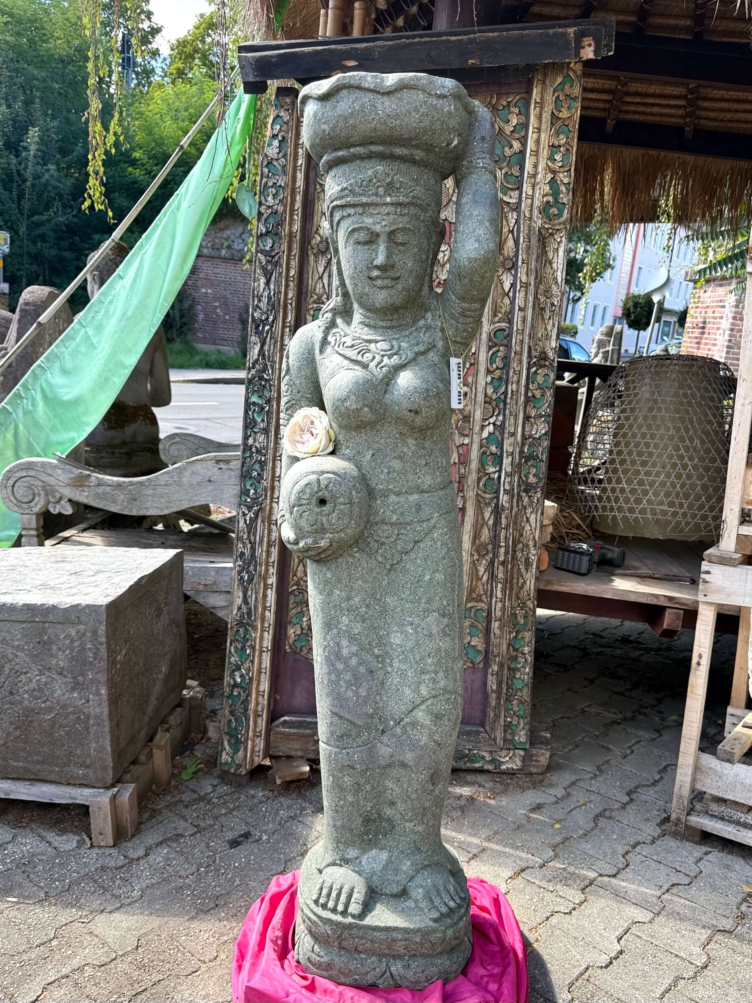 Göttin Dewi Gentong mit Lebenselixier 152 cm