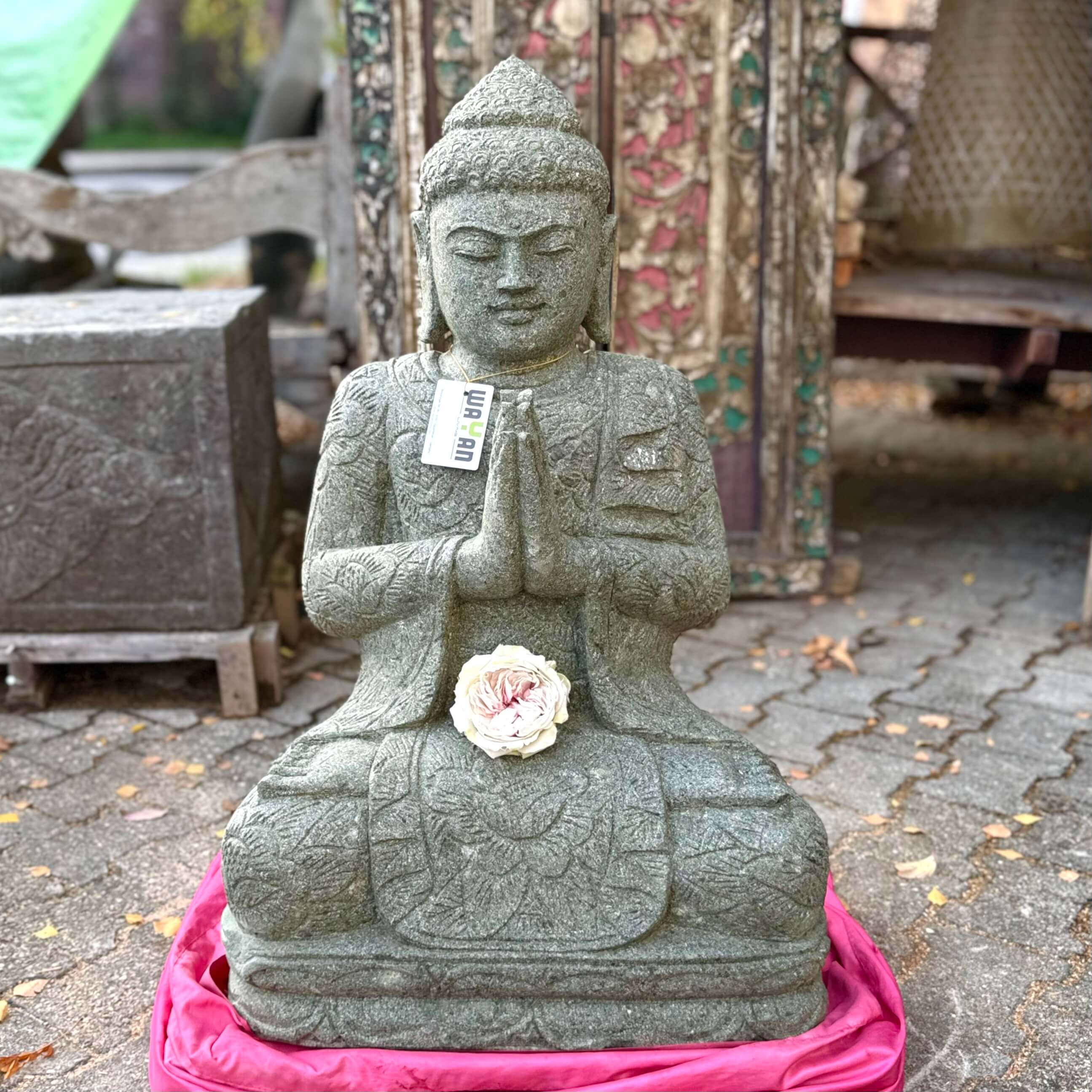 Namaste Buddha Statue mit Blumendekor 85 cm