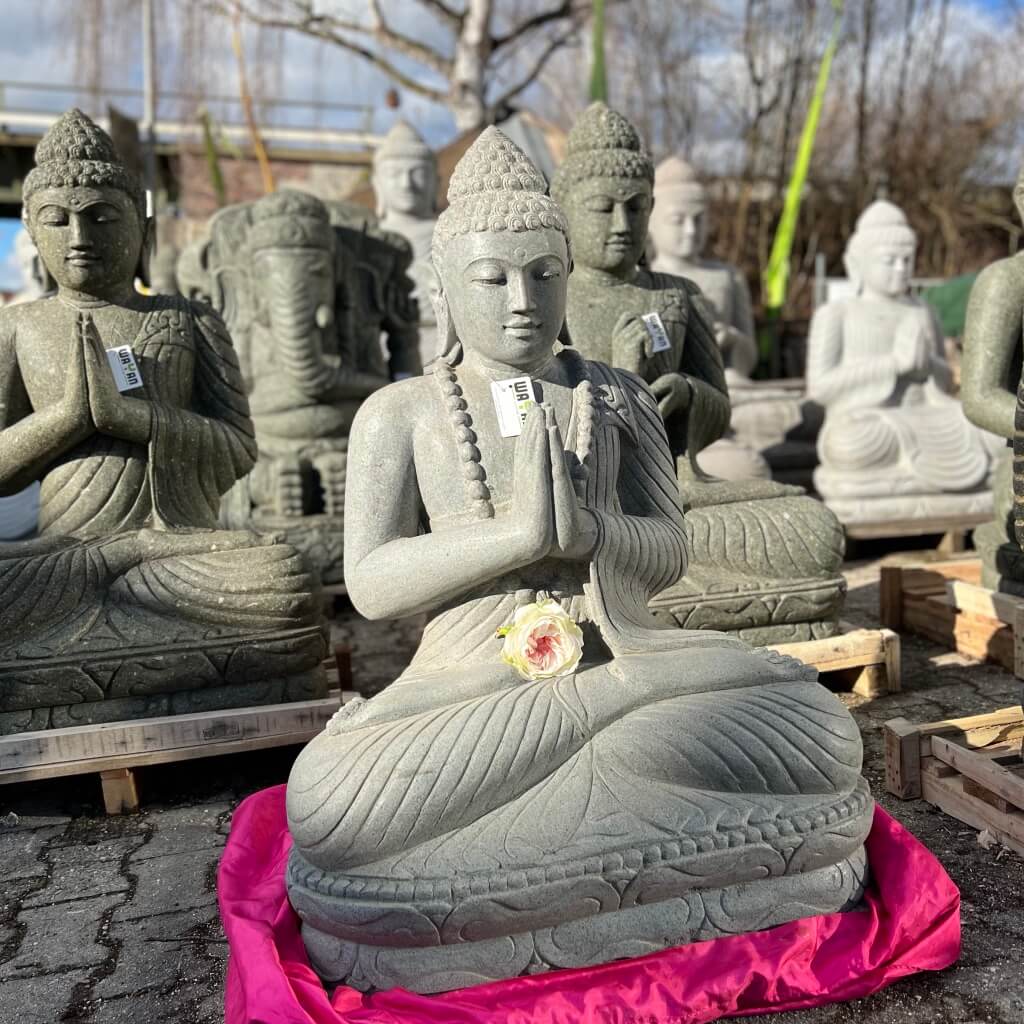 erlesene Buddhastatue weisser Flussstein 102 cm