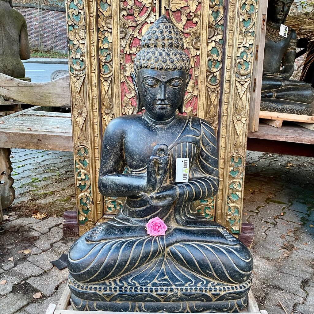 Buddha echter Flussstein antik 102 cm