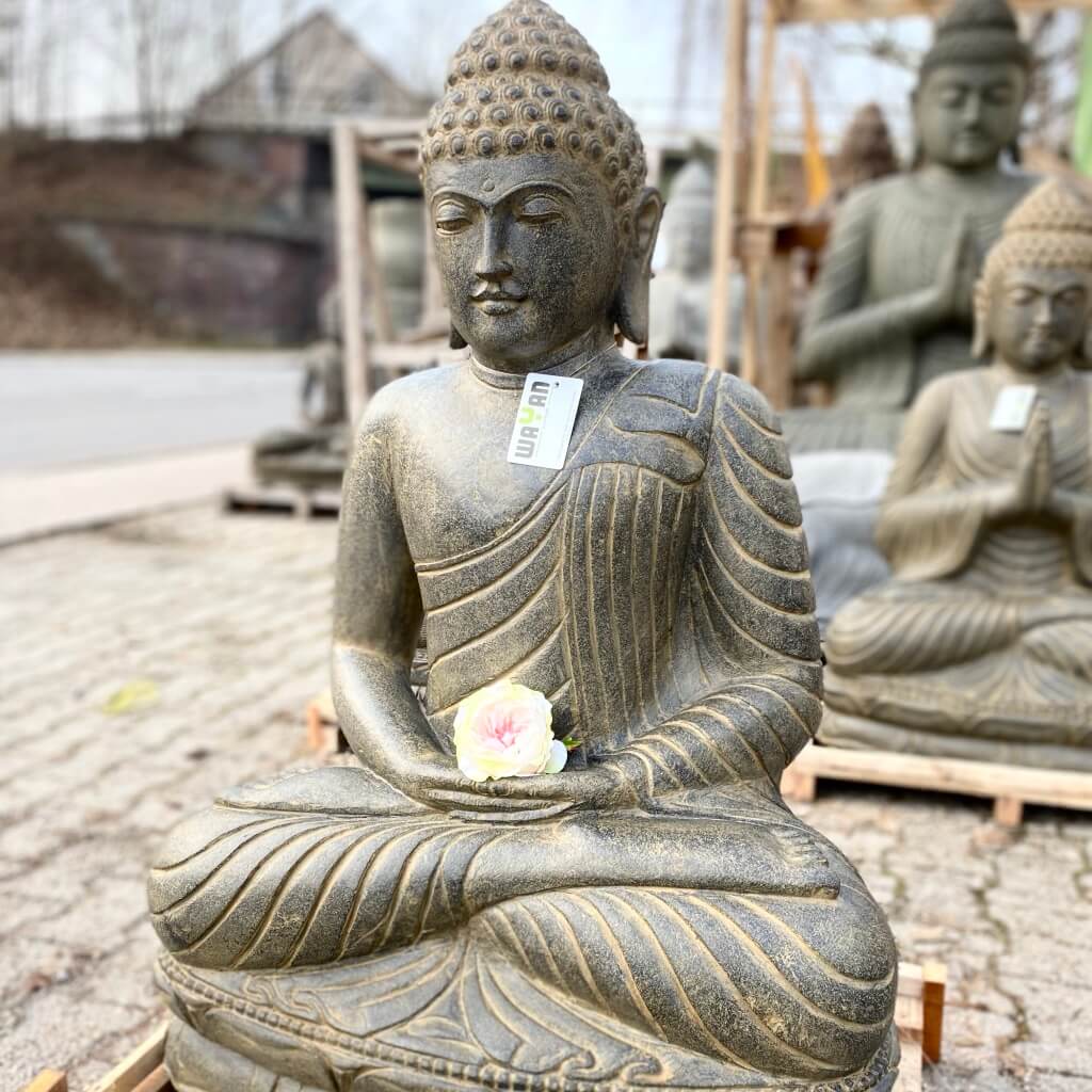 Buddha Flussstein klassisch schön 104 cm