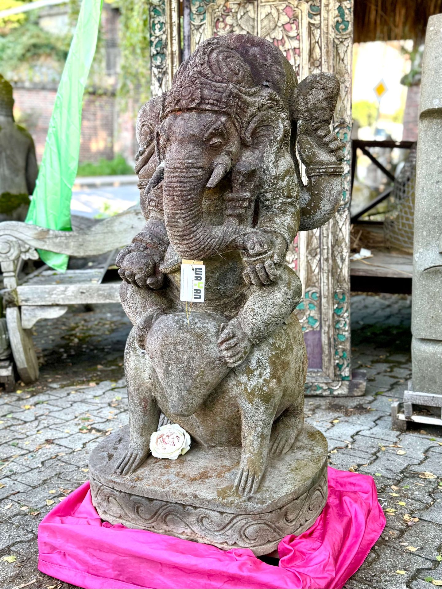 Ganesha Elefantengott auf der Ratte oder Maus reitend