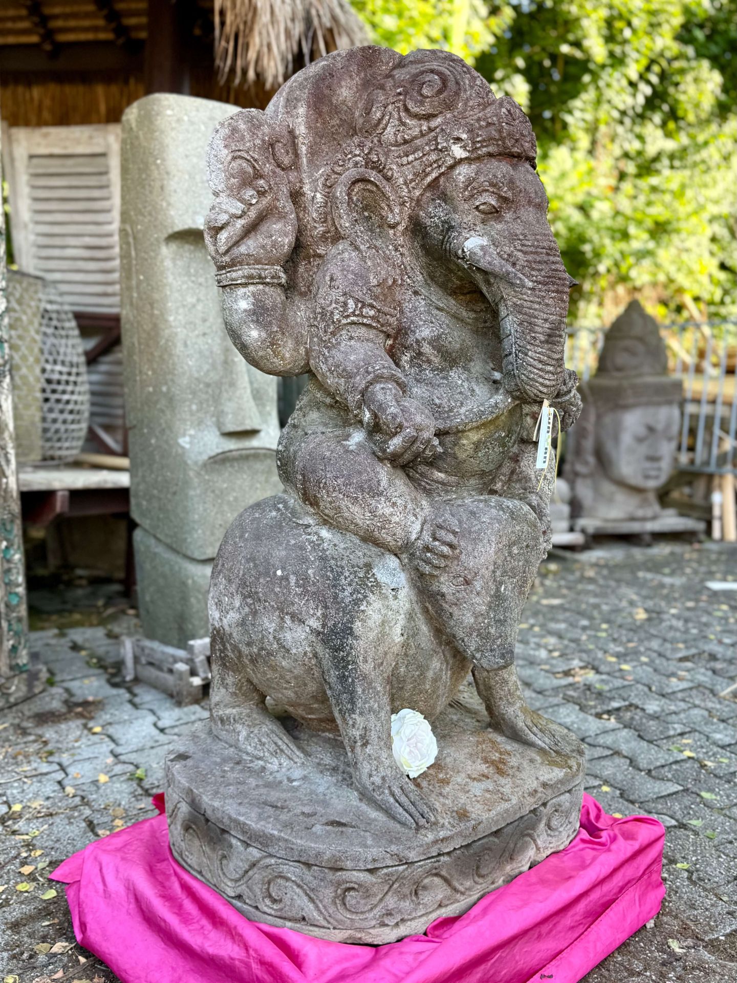 Ganesha Elefantengott auf der Ratte oder Maus reitend